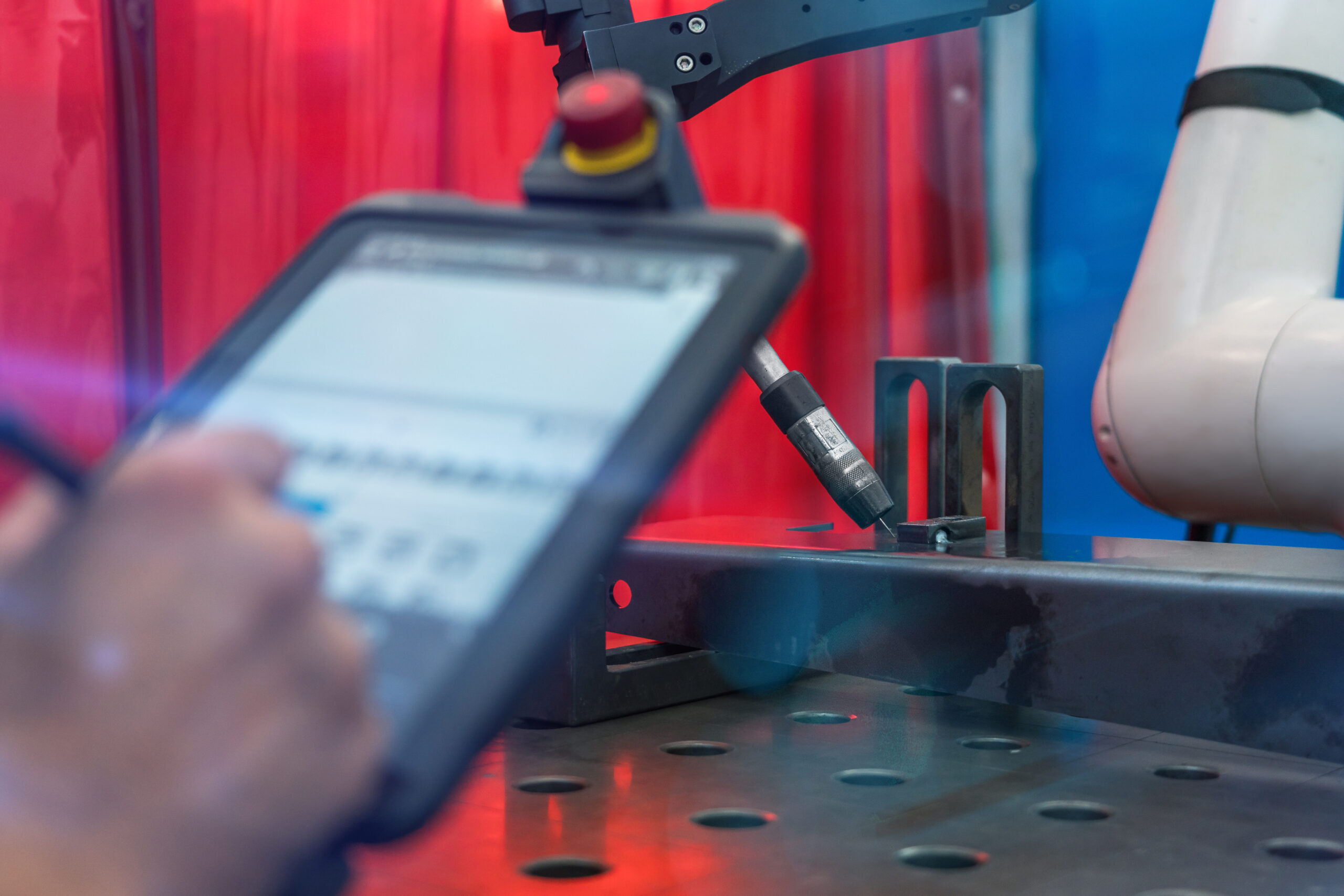 Kollaboratív hegesztőrobot programozása táblagépről
