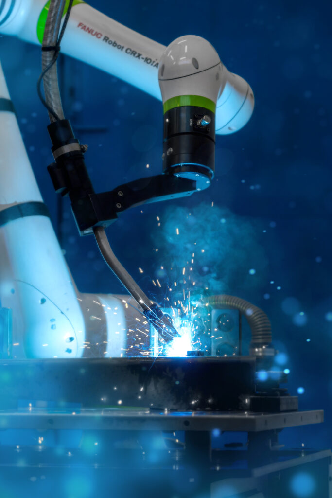 FANUC CRX-10iA kollaboratív robot hegesztés közben